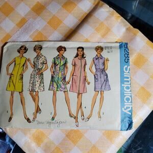 Vintage 1969 Simplicity 8285 a line dress size 16